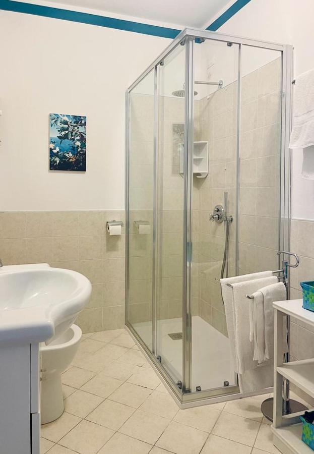 Al Porto Casa Vacanze Riva di Solto Esterno foto