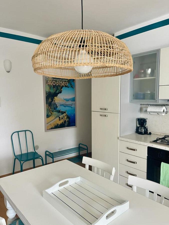 Al Porto Casa Vacanze Riva di Solto Esterno foto