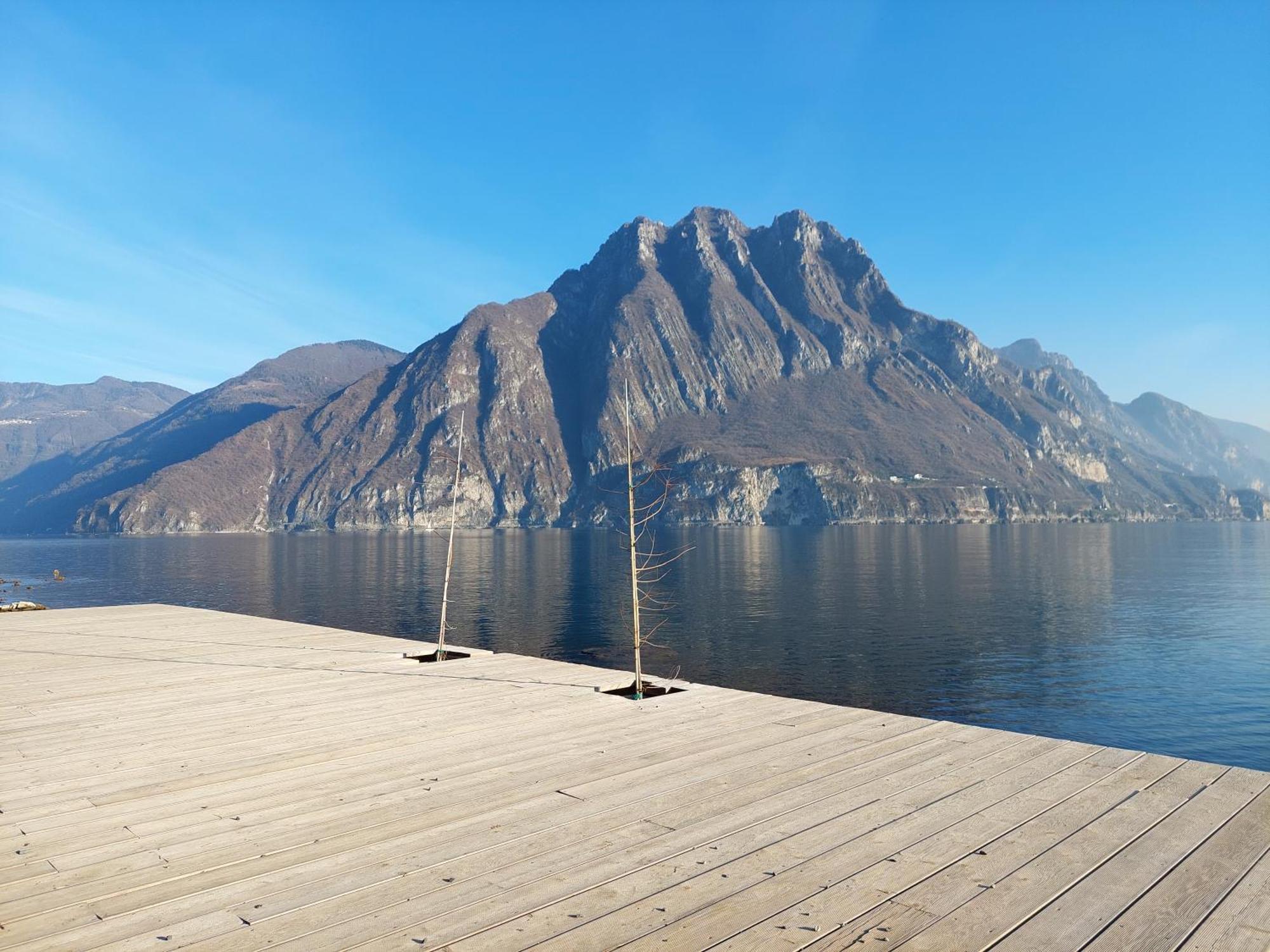 Al Porto Casa Vacanze Riva di Solto Esterno foto