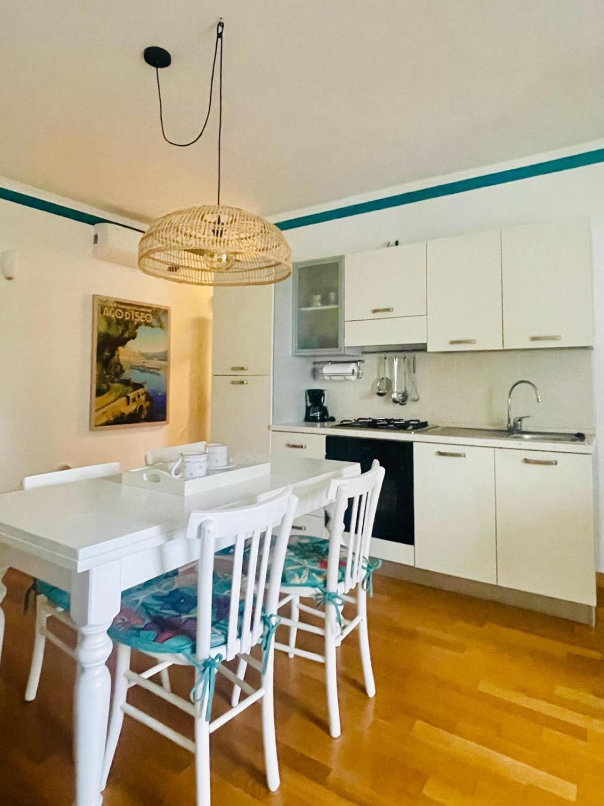 Al Porto Casa Vacanze Riva di Solto Esterno foto